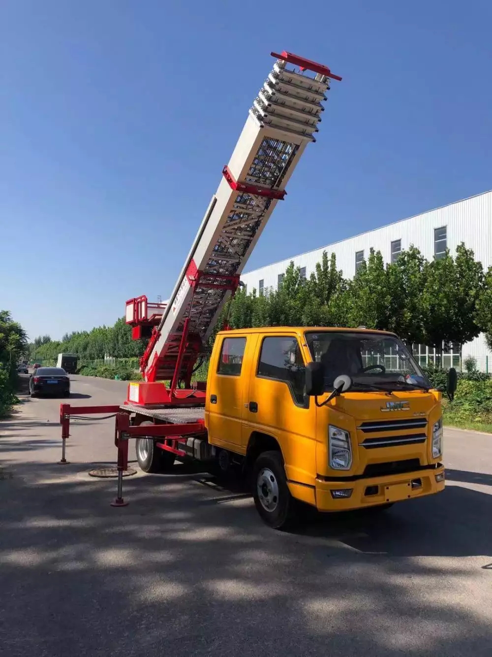 福州仓山附近的云梯车出租服务：轻松解决高空作业需求