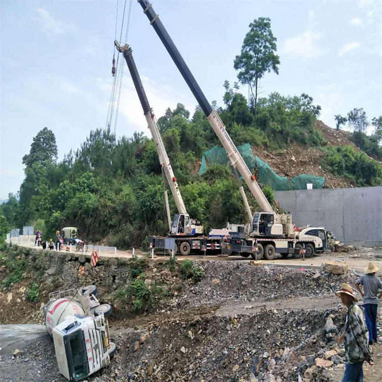 福州仓山汽车掉沟里叫吊车救援要多少钱